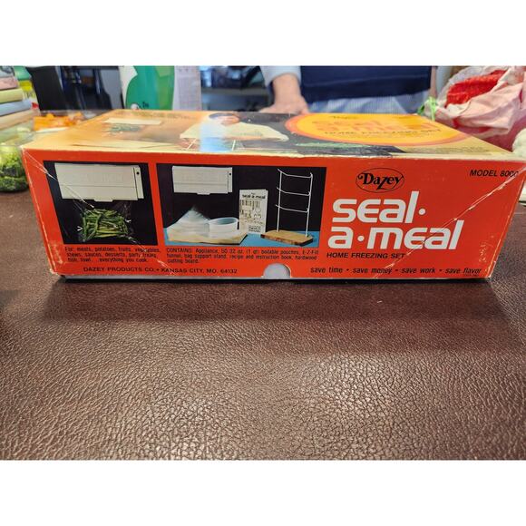 1976 DAZEY SEAL-A-MEAL Model 8000 with Original‎ Box Works inc. extra bags - Picture 2 of 15